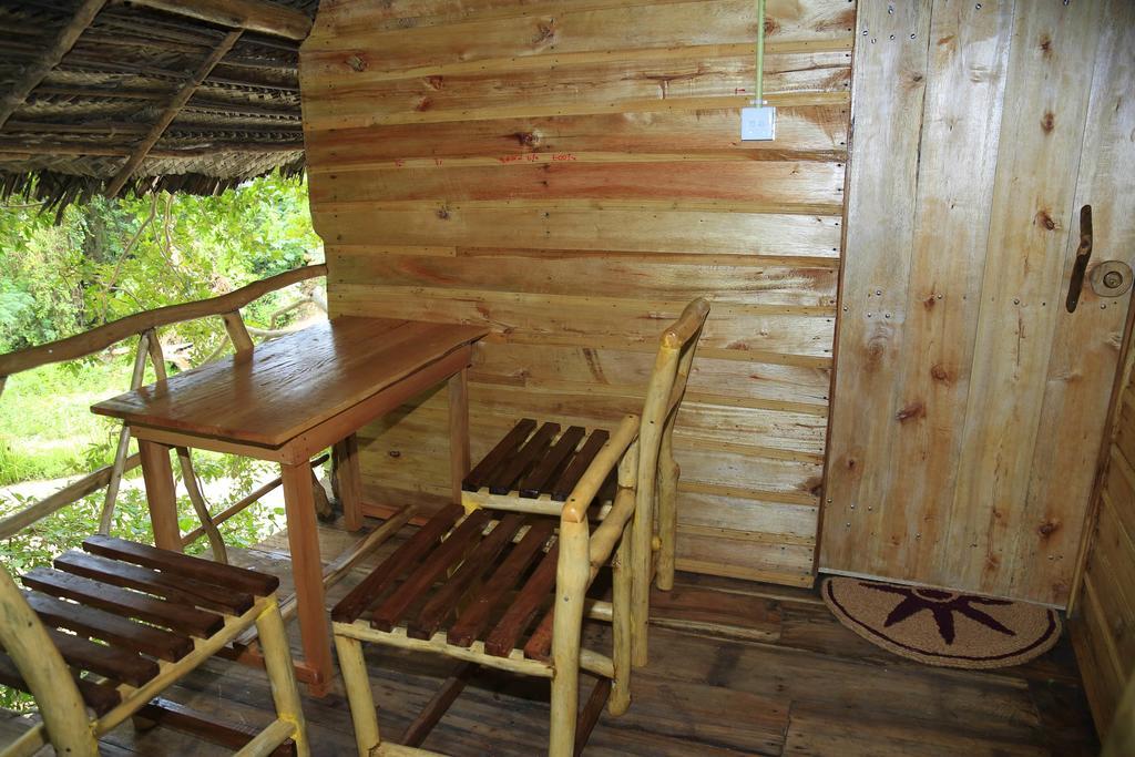Вилла Kumbuk Tree House Тиссамахарама Экстерьер фото